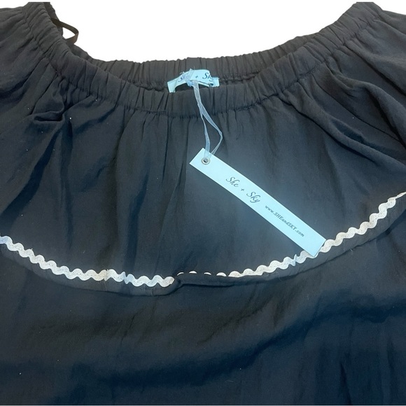 She + Sky NWT Black Off-Shoulder Black Top with White Trim Sz small - Picture 4 of 5